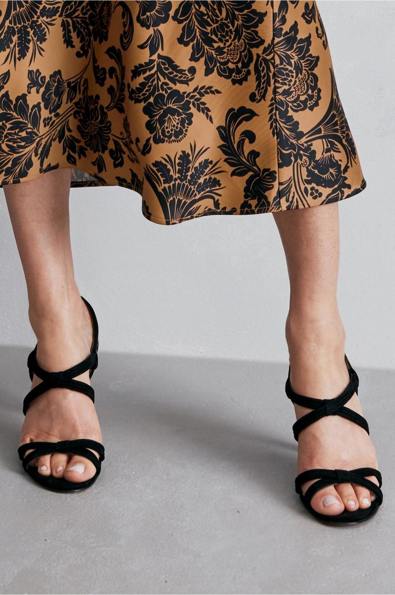 Soft Surroundings Flexible Women Pelle Moda Wayve Strappy Sandal Black Shoes - 1
